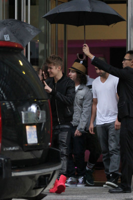 09.09 | Justin Bieber deixando seu hotel em Toronto