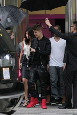 09.09 | Justin Bieber deixando seu hotel em Toronto