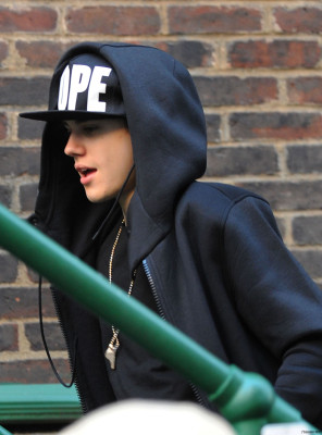 11.06 | Justin Bieber deixando ensaios do Victoria's Secret Fashion Show