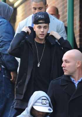 11.06 | Justin Bieber deixando ensaios do Victoria's Secret Fashion Show