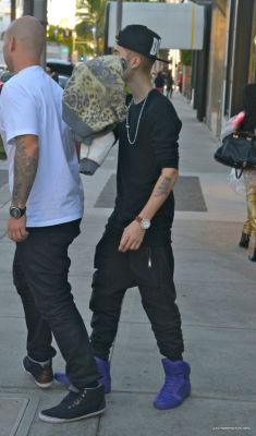 13.11 | Justin Bieber passeando em Los Angeles