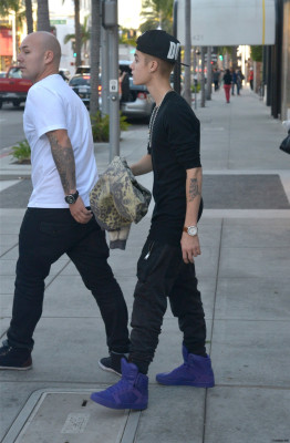 13.11 | Justin Bieber passeando em Los Angeles