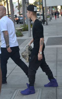 13.11 | Justin Bieber passeando em Los Angeles