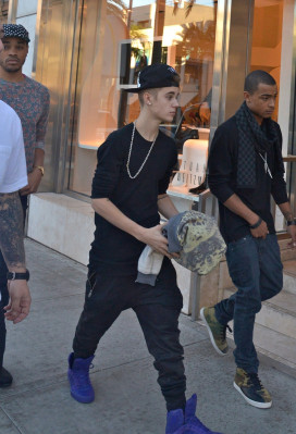 13.11 | Justin Bieber passeando em Los Angeles