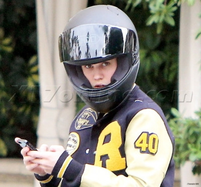 15.11 | Justin Bieber com sua moto em Los Angeles