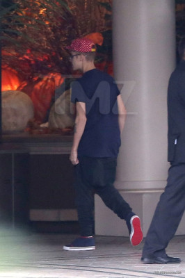 15.11 | Justin Bieber se encontra com Selena Gomez no hotel Four Seasons