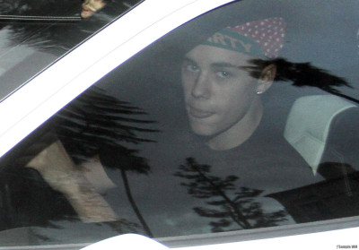 15.11 | Justin Bieber chegando no hotel Four Seasons, em Los Angeles