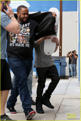 16.11 | Justin Bieber chegando em um estúdio de dança em LA
