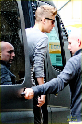 17.11 | Justin Bieber chegando nos ensaios para o American Music Awards 2012