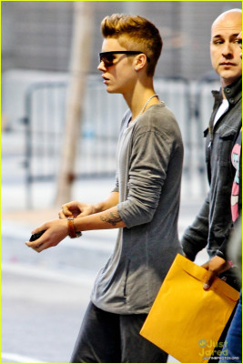 17.11 | Justin Bieber chegando nos ensaios para o American Music Awards 2012