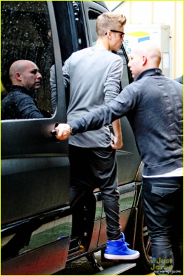 17.11 | Justin Bieber chegando nos ensaios para o American Music Awards 2012