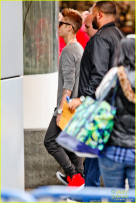 17.11 | Justin Bieber chegando nos ensaios para o American Music Awards 2012
