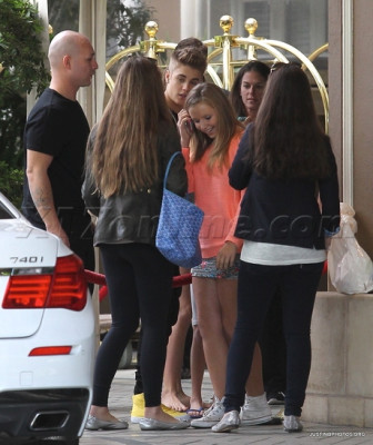 18.11 | Justin Bieber deixando o hotel Four Season