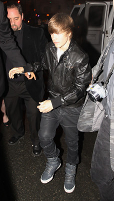 17.04 | Justin Bieber deixando o Juno Awards