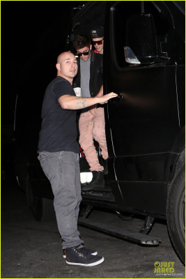 19.11 | Justin Bieber chegando no restaurante Benihana
