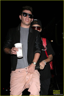 19.11 | Justin Bieber chegando no restaurante Benihana