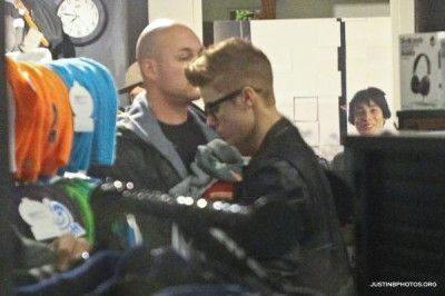27.11 | Justin Bieber fazendo compras em NY