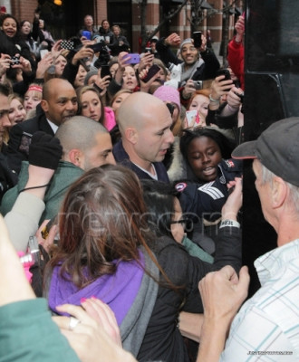 12.01 | Justin Bieber deixando seu hotel em Toronto