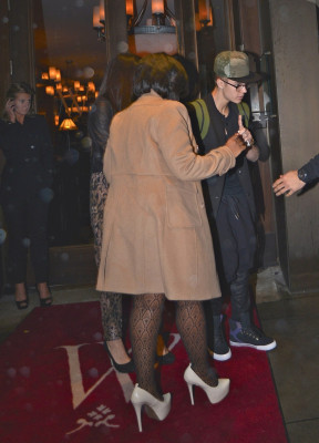 12.02 | Justin Bieber e Selena Gomez deixando o WolfGang’s Steakhouse