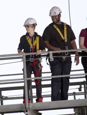 28.04 | Justin Bieber pulando de Bungee Jumping