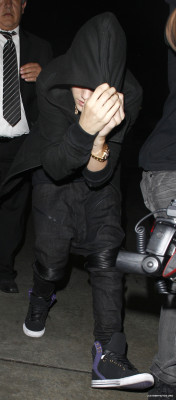 12.04 | Justin Bieber deixando posto de gasolina em LA