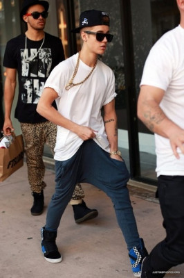 12.10 | Justin Bieber fazendo compras em Miami