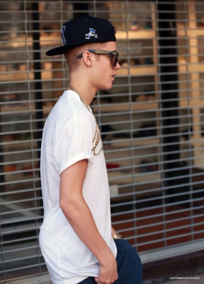 12.10 | Justin Bieber fazendo compras em Miami