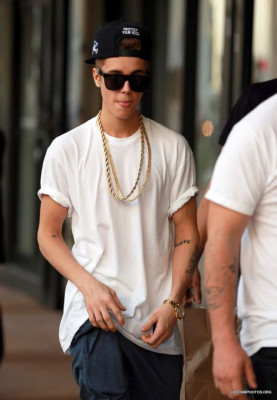 12.10 | Justin Bieber fazendo compras em Miami