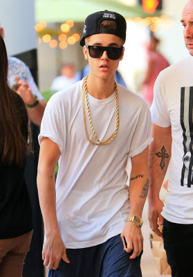 12.10 | Justin Bieber fazendo compras em Miami