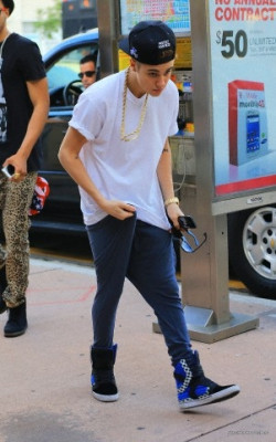 12.10 | Justin Bieber passeando em Miami