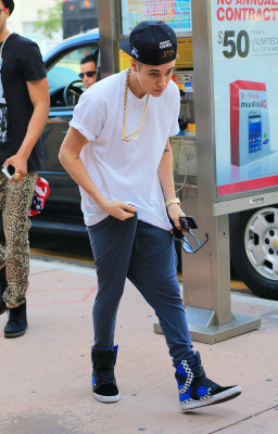 12.10 | Justin Bieber passeando em Miami