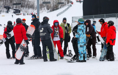 31.12 | Aproveitando uma manhã de snowboard com os amigos em Aspen