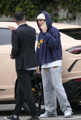 15.12 | Saindo de um almoço de negócios em Los Angeles