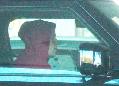 20.01 | Faz recados com seu Range Rover em Beverly Hills