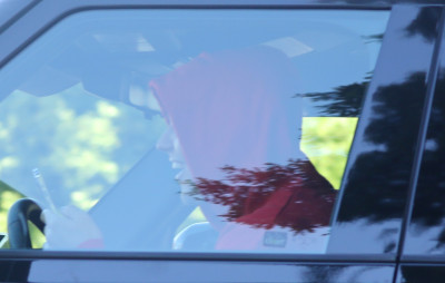 20.01 | Faz recados com seu Range Rover em Beverly Hills