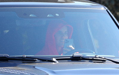 20.01 | Faz recados com seu Range Rover em Beverly Hills