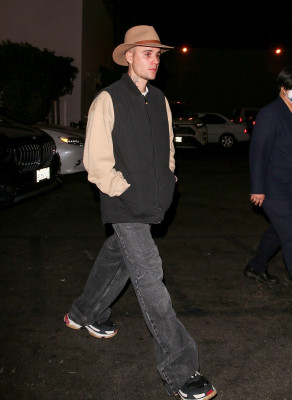 20.01 | Saí para jantar sozinha no Il Pastaio, em Beverly Hills
