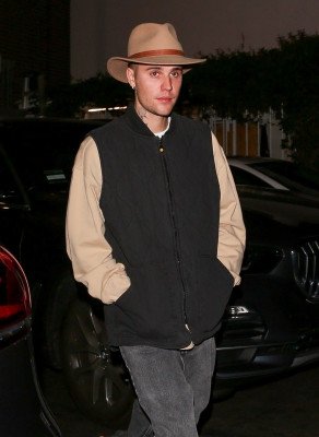 20.01 | Saí para jantar sozinha no Il Pastaio, em Beverly Hills