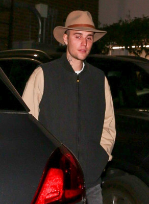 20.01 | Saí para jantar sozinha no Il Pastaio, em Beverly Hills
