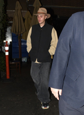 20.01 | Saí para jantar sozinha no Il Pastaio, em Beverly Hills