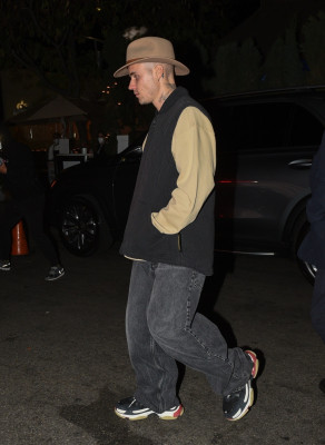 20.01 | Saí para jantar sozinha no Il Pastaio, em Beverly Hills