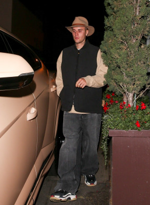 20.01 | Saí para jantar sozinha no Il Pastaio, em Beverly Hills