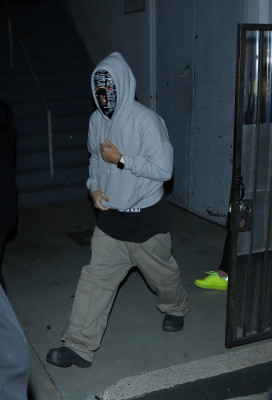 26.01 | Sai da missa em Beverly Hills