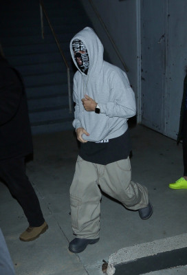 26.01 | Sai da missa em Beverly Hills