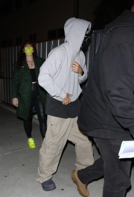 26.01 | Sai da missa em Beverly Hills