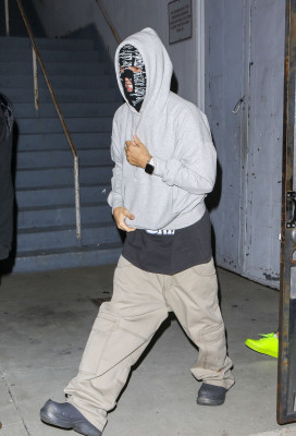 26.01 | Sai da missa em Beverly Hills