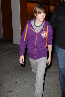 05.04 | Justin Bieber deixando cinema em Los Angeles