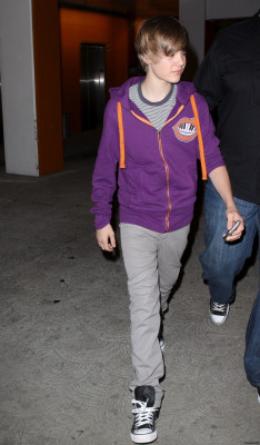 05.04 | Justin Bieber deixando cinema em Los Angeles