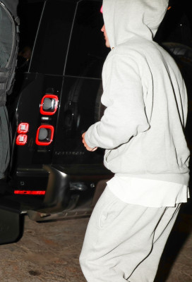 16.02 | Em um encontro noturno em West Hollywood