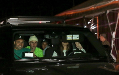 17.02 | Saindo após um jantar com amigos no Matsuhisa, em Beverly Hills